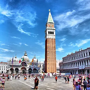 https://raggio-di-sole-dietro-piazza-san-marco.hotelinveneto.com